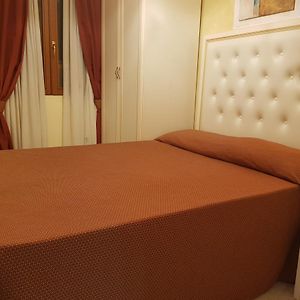 Kamer met een Queen Size Bed